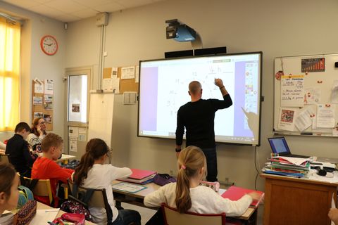 Toutes les classes élémentaires sont équipées de Tableaux Blancs Interactifs