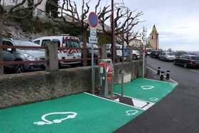 Borne électrique - Village