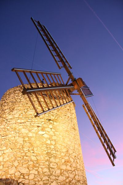 vue de dessous d'un moulin - Agrandir l'image, .JPG 2,3 Mo (fenêtre modale)