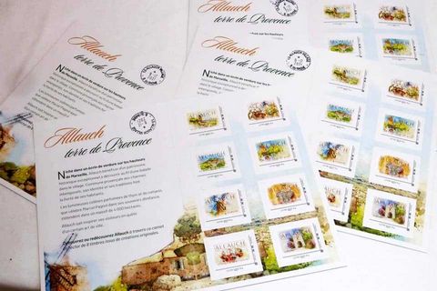 Avis aux philatélistes : les timbres collectors « Allauch Terre de Provence » désormais disponibles à la vente à la Maison du Tourisme !