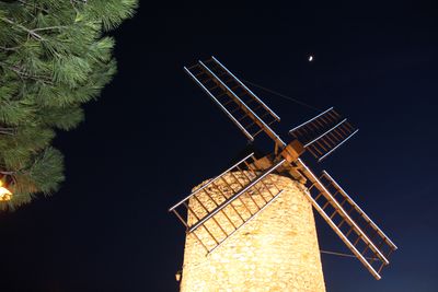 vue de nuit d'un moulin - Agrandir l'image, .JPG 2,1 MB (fenêtre modale)
