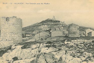 carte postale ancienne allauch -vue générale prise des Moulins