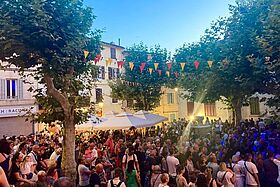 14 juillet : succès populaire pour le marché nocturne, le bal et le 1er spectacle de drones dans le ciel d’Allauch