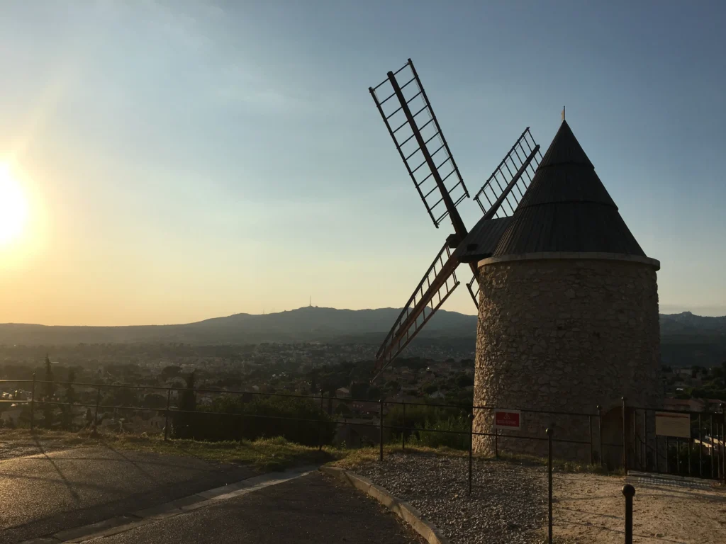 Les Moulins