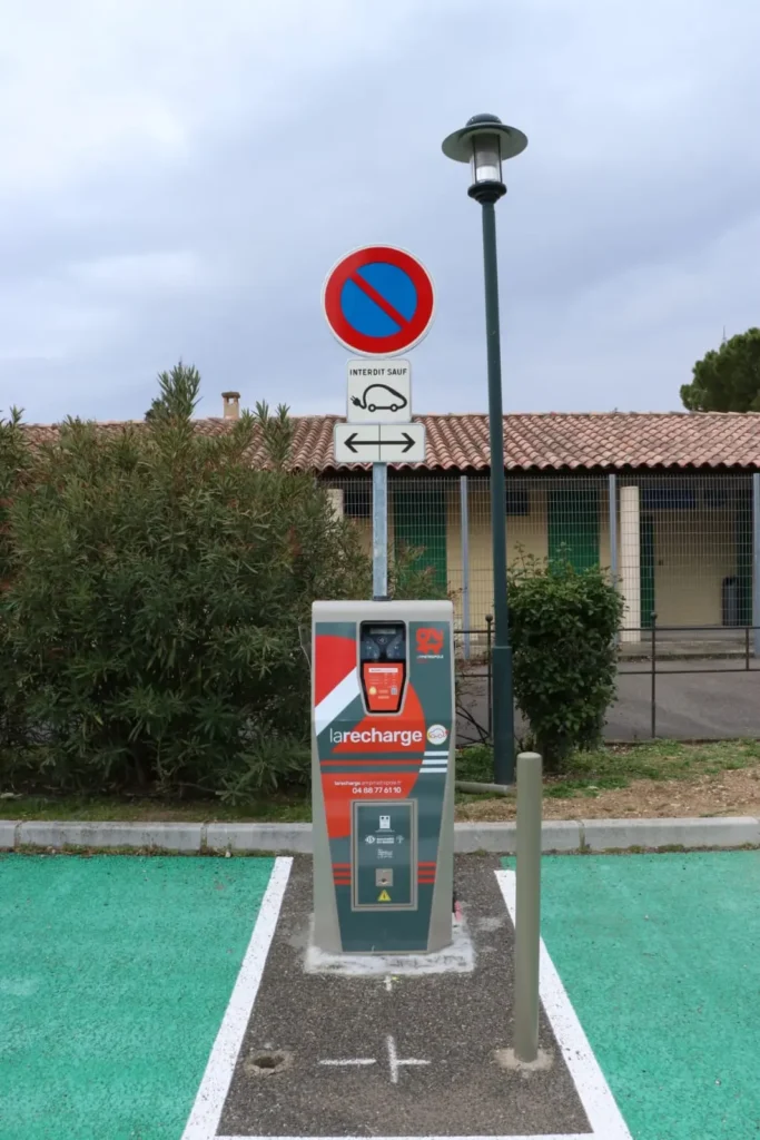 Borne électrique - Logis-Neuf