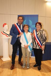 remise des écharpes aux nouveaux conseillers municipaux jeunes (CMJ) pour la saison 2025/2026