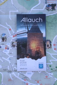 plan-guide allauch 2025 disponible dans les services municipaux accueillant du public, les commerces de proximité et à la maison du tourisme