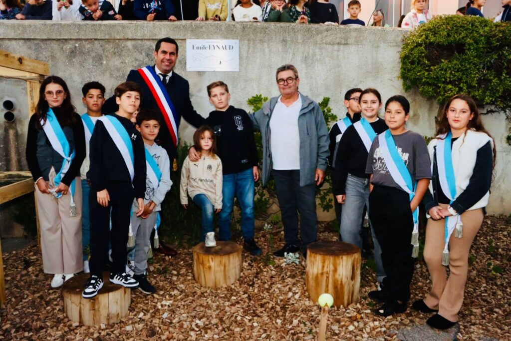 Inauguration de la nouvelle cour végétalisée de l'école d’Allauch-Centre avec les élèves