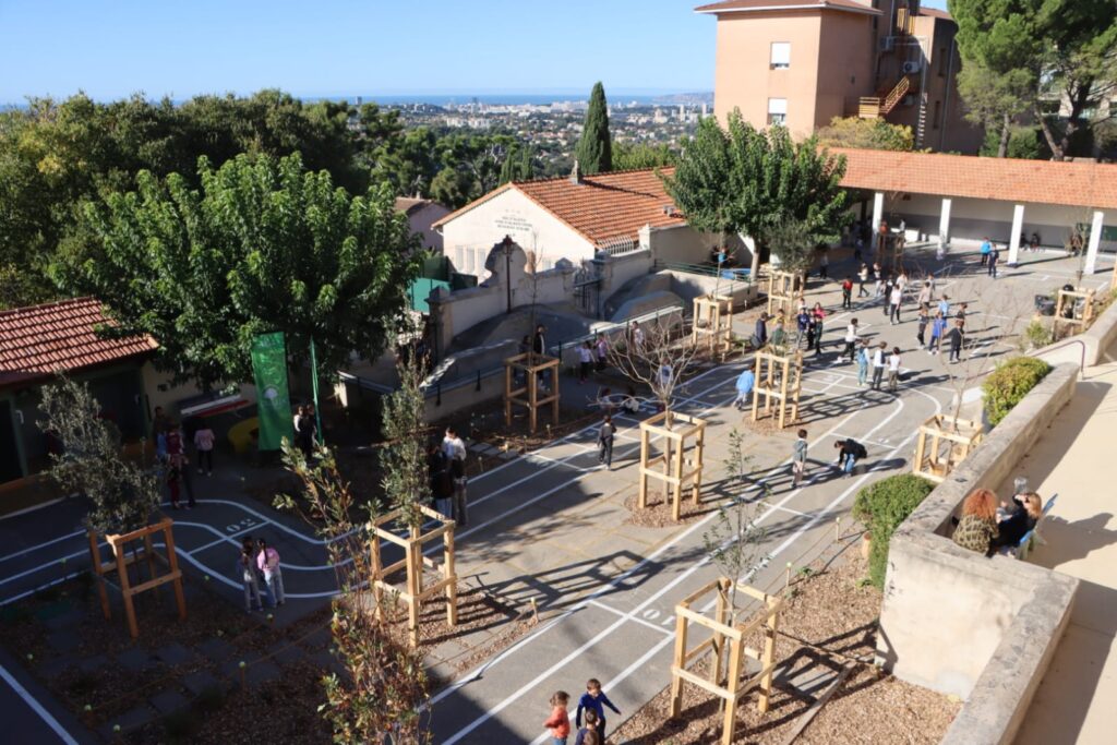 inauguration de la nouvelle cour végétalisée de l'école d’Allauch-Centre avec les élèves mardi 4 novembre 2025