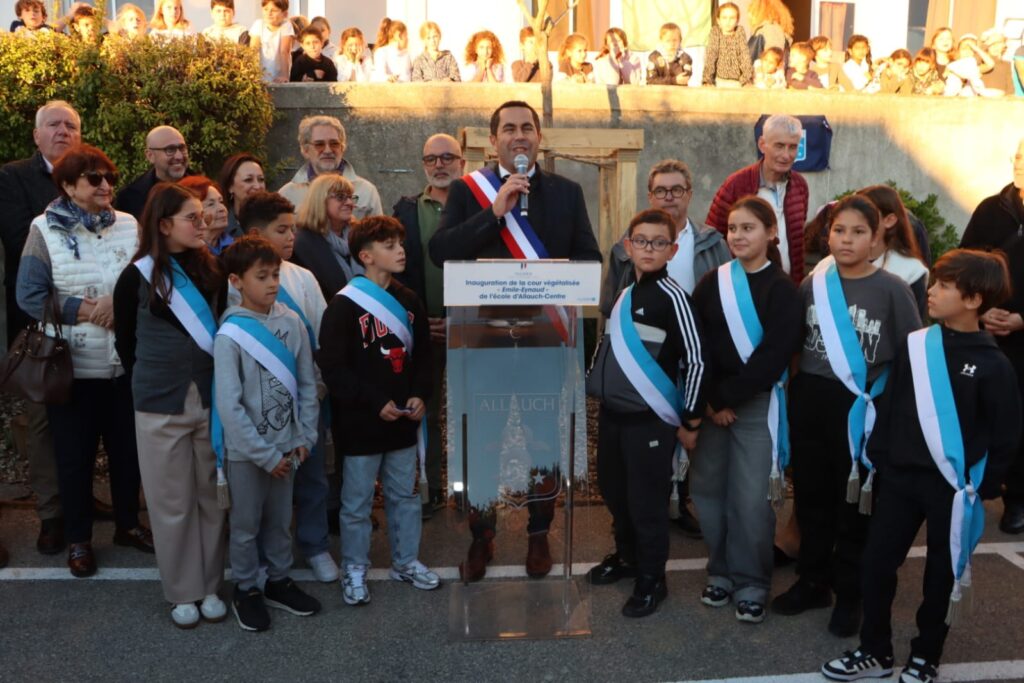 inauguration de la nouvelle cour végétalisée de l'école d’Allauch-Centre avec les élèves mardi 4 novembre 2025