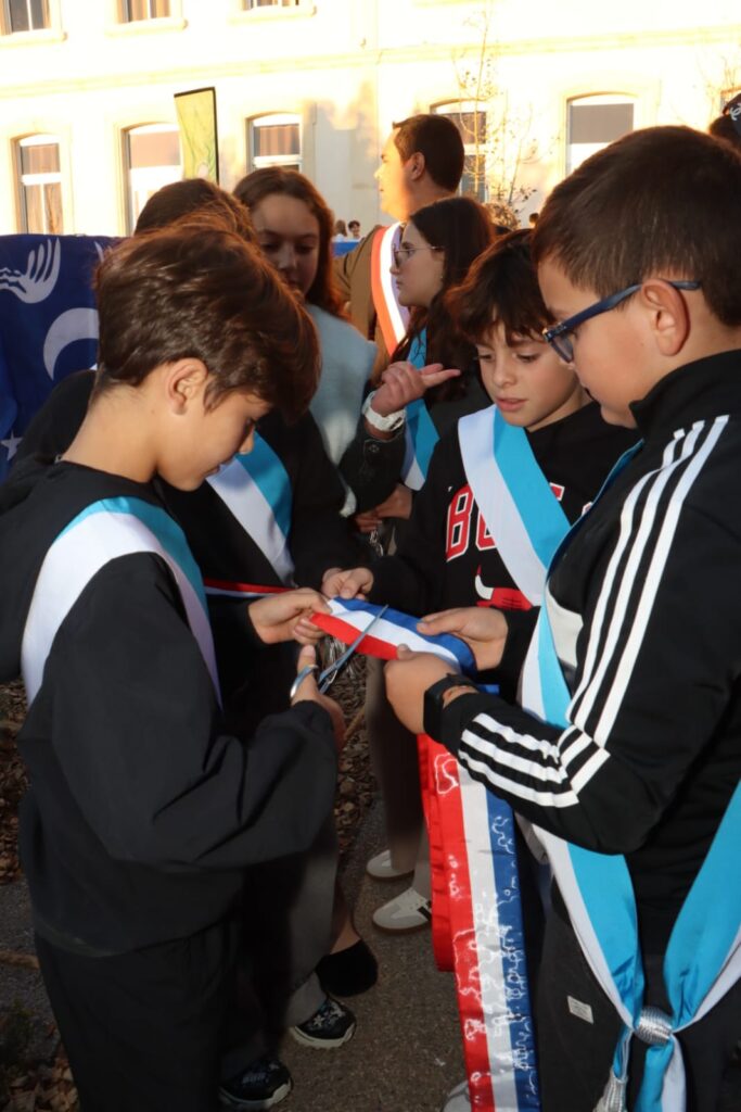 inauguration de la nouvelle cour végétalisée de l'école d’Allauch-Centre avec les élèves mardi 4 novembre 2025