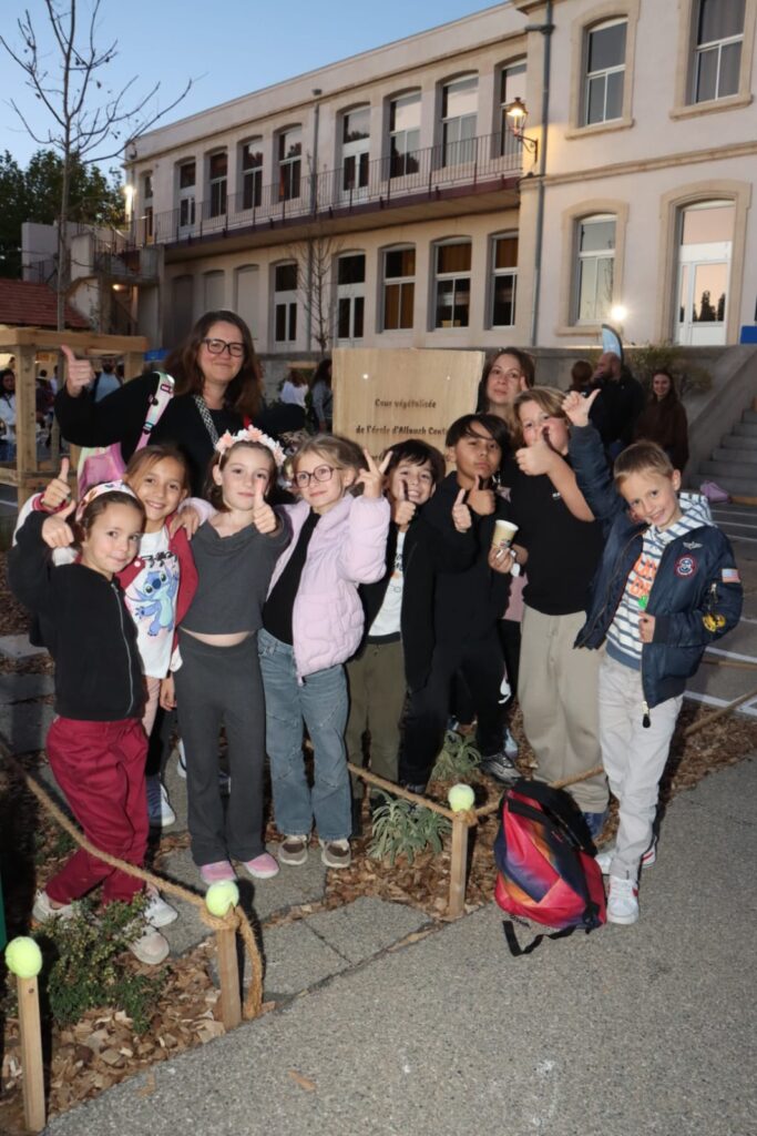 inauguration de la nouvelle cour végétalisée de l'école d’Allauch-Centre avec les élèves mardi 4 novembre 2025
