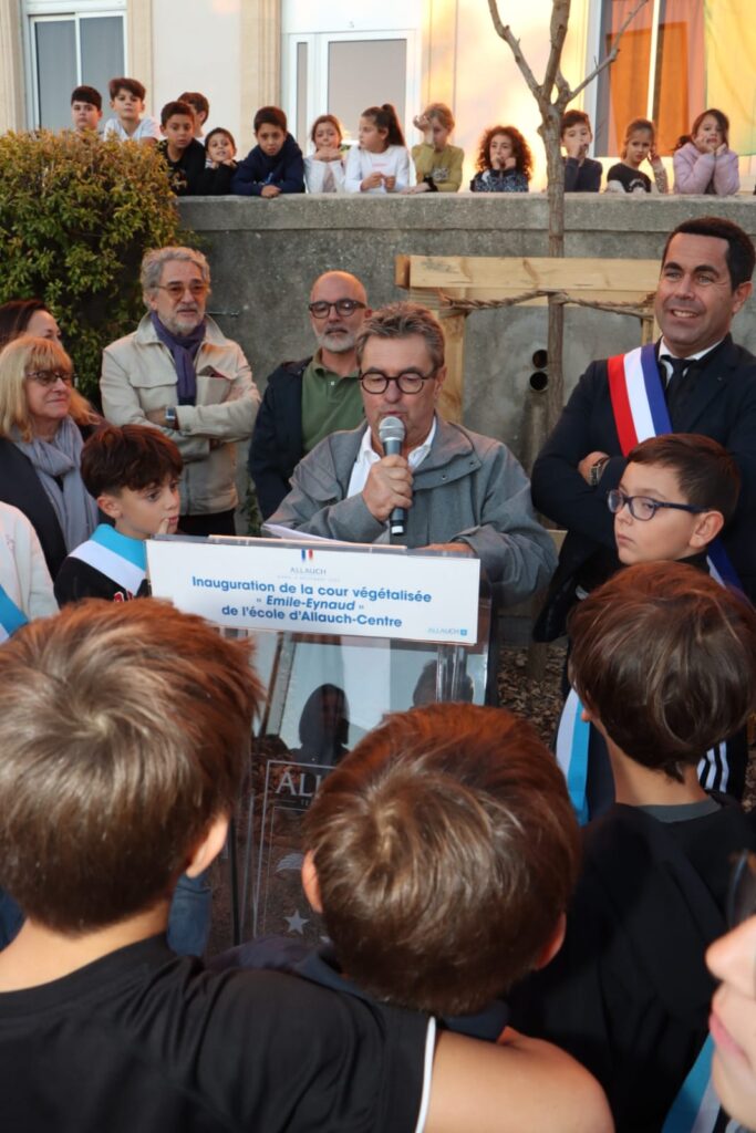 inauguration de la nouvelle cour végétalisée de l'école d’Allauch-Centre avec les élèves mardi 4 novembre 2025