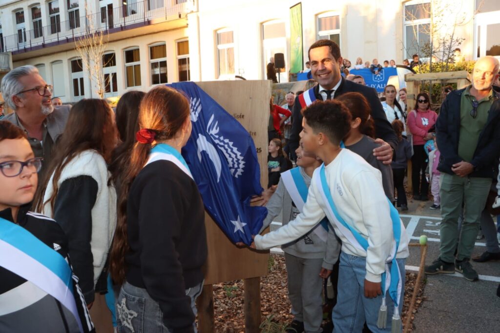 inauguration de la nouvelle cour végétalisée de l'école d’Allauch-Centre avec les élèves mardi 4 novembre 2025