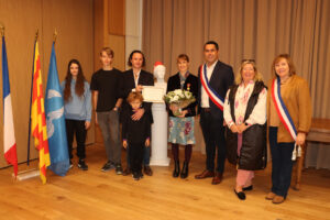 Jacquine Rainville, mère de 4 enfants, reçoit la « Médaille de la Famille » à allauch