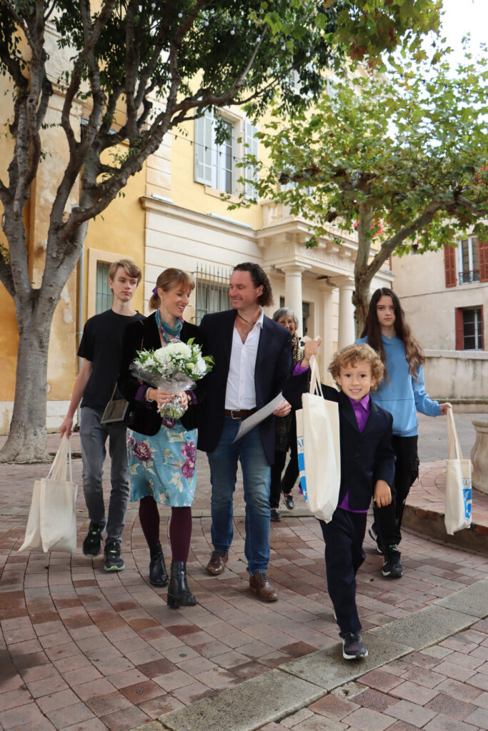 Jacquine Rainville, mère de 4 enfants, reçoit la « Médaille de la Famille » à allauch