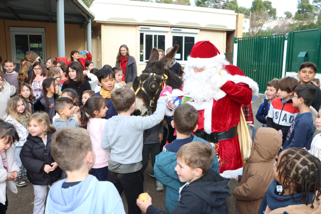 À Allauch, la féérie de Noël illumine aussi les écoles de la commune