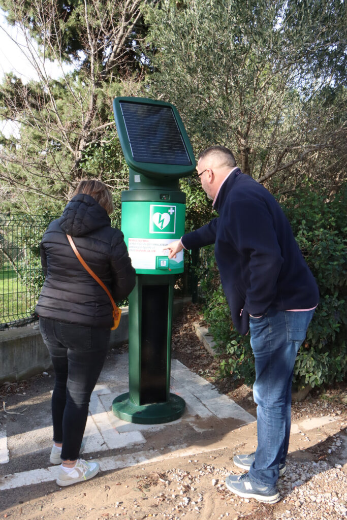 La ville d’Allauch, en lien avec les sapeurs-pompiers, a installé un second défibrillateur automatisé externe (DAE) dans le secteur des Bellons.