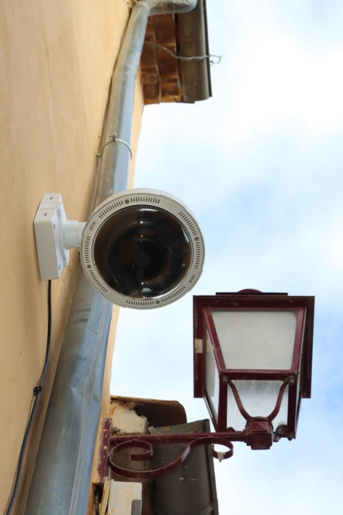 Dans le cadre du renforcement progressif des moyens en faveur de la sécurité, 20 caméras supplémentaires ont été installées au 31 janvier 2026, portant le nombre global à 216 sur l’ensemble du territoire communal.