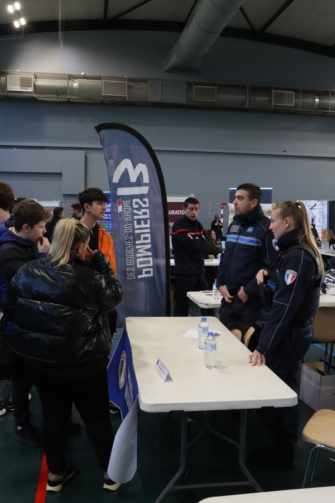 290 élèves de 4ème et de 3ème du collège Yves-Montand et 110 élèves de seconde du lycée Monte-Cristo d’Allauch ont participé, jeudi 5 février au gymnase Tommasi, à la 4ème édition du Forum des métiers et de l’orientation organisé par la Ville d’Allauch.