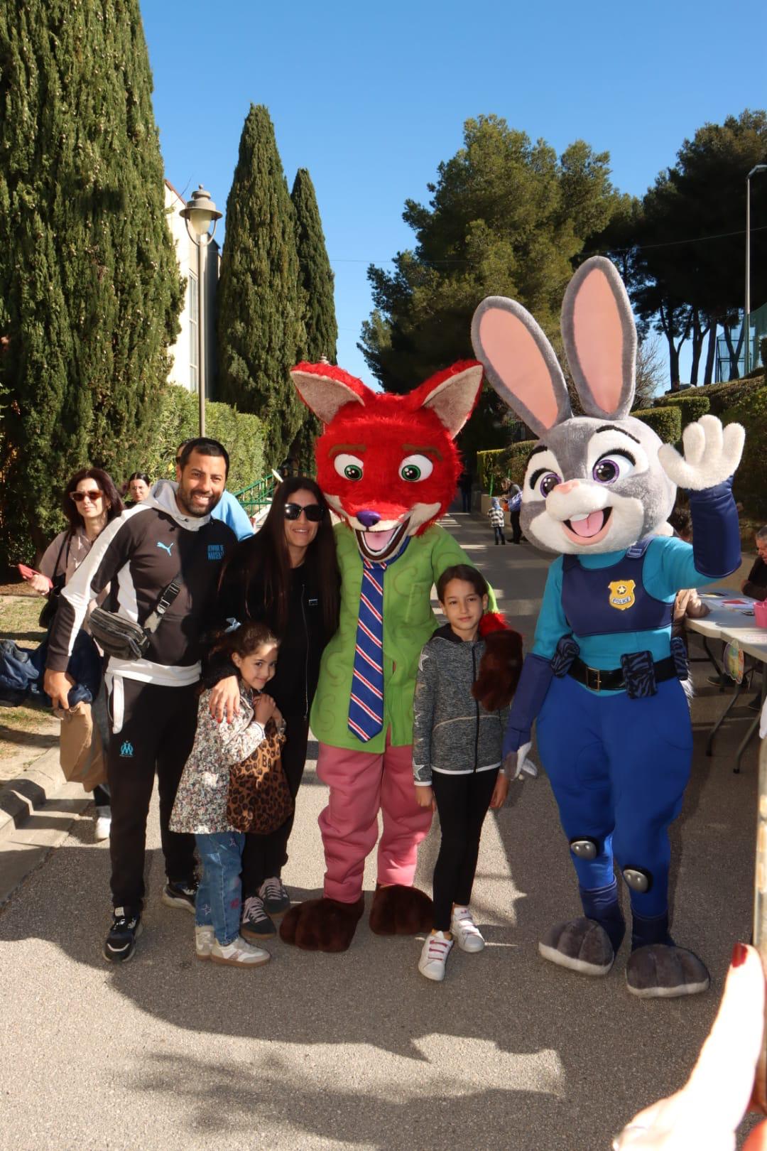 Venus en nombre, ce sont plus de 700 petits Allaudiens qui se sont une nouvelle fois régalés lors de la traditionnelle Chasse aux Œufs organisée au complexe sportif de Pié d’Autry, pour le plus grand bonheur de leurs parents.