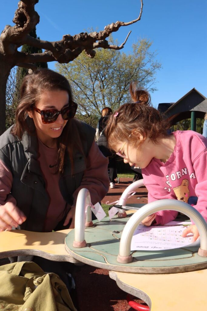 Venus en nombre, ce sont plus de 700 petits Allaudiens qui se sont une nouvelle fois régalés lors de la traditionnelle Chasse aux Œufs organisée au complexe sportif de Pié d’Autry, pour le plus grand bonheur de leurs parents.