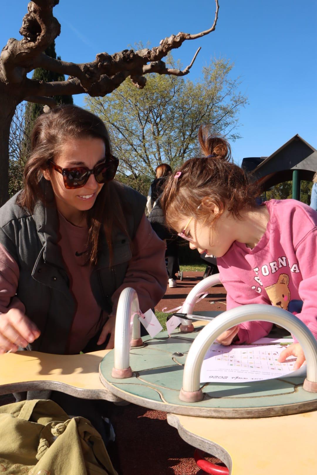Venus en nombre, ce sont plus de 700 petits Allaudiens qui se sont une nouvelle fois régalés lors de la traditionnelle Chasse aux Œufs organisée au complexe sportif de Pié d’Autry, pour le plus grand bonheur de leurs parents.