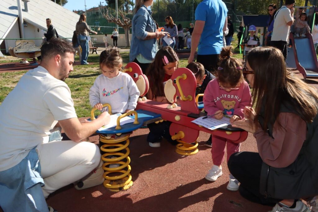 Venus en nombre, ce sont plus de 700 petits Allaudiens qui se sont une nouvelle fois régalés lors de la traditionnelle Chasse aux Œufs organisée au complexe sportif de Pié d’Autry, pour le plus grand bonheur de leurs parents.