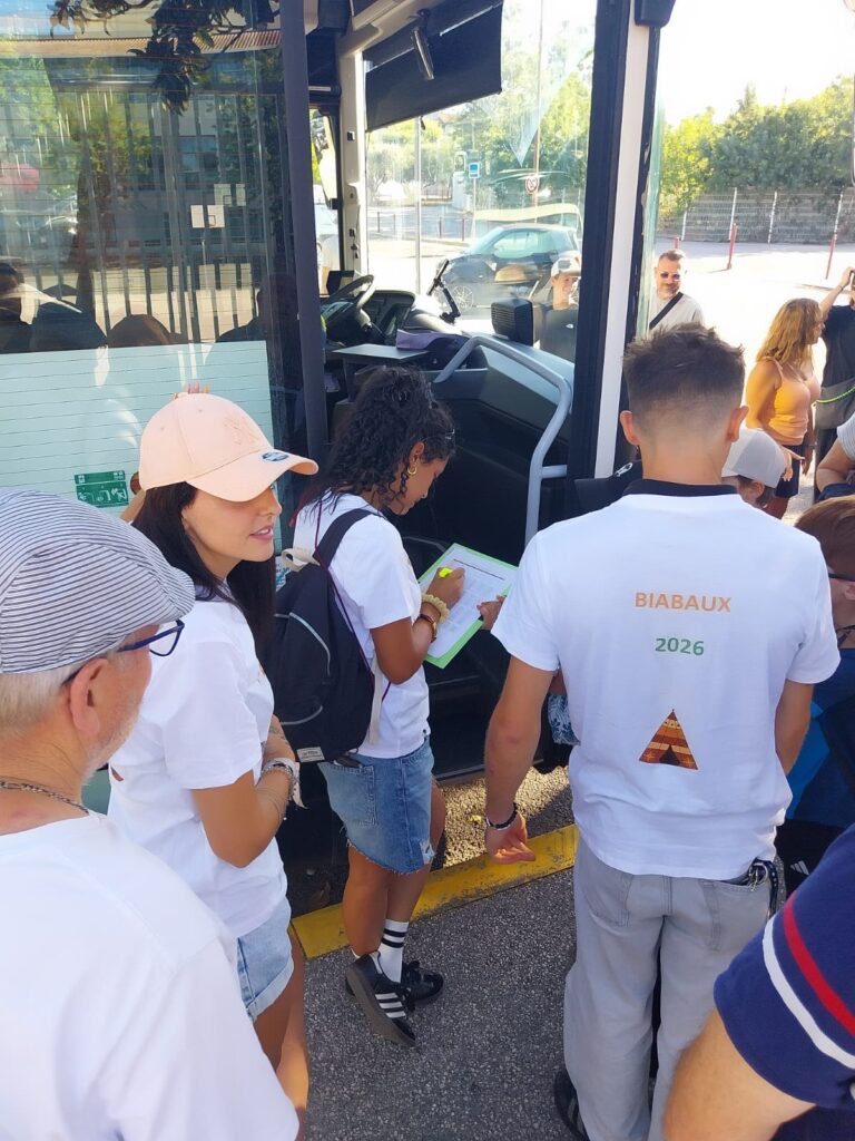 Colonie de vacances : 47 jeunes allaudiens âgés de 6 à 11 ans ont pris le départ pour Biabaux à la découverte de Saint-Michel L’Observatoire, dans le magnifique parc naturel du Luberon