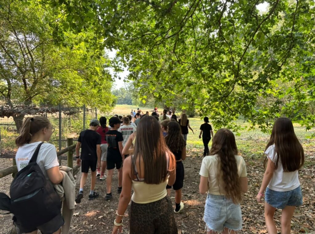 Colonie de vacances : 33 jeunes allaudiens âgés de 11 à 15 ans profitent d’un séjour à Biabaux à la découverte de Saint-Michel-l’Observatoire, au cœur du magnifique parc naturel du Luberon