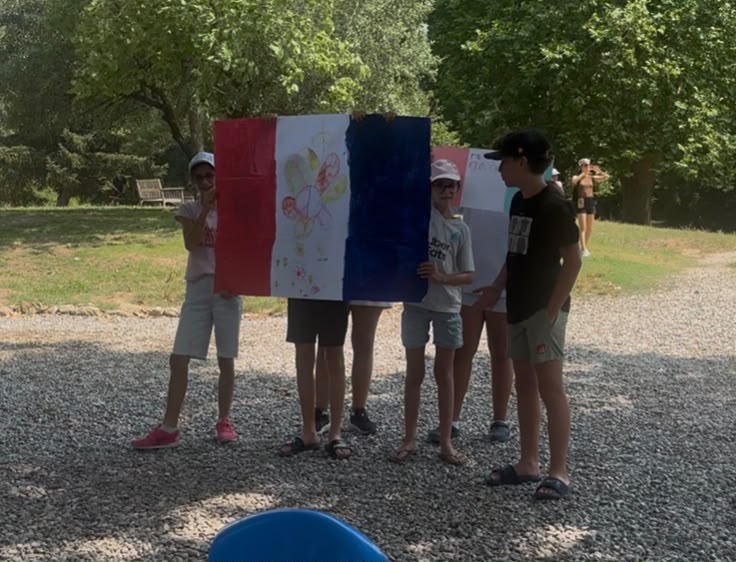 Colonie de vacances : 33 jeunes allaudiens âgés de 11 à 15 ans profitent d’un séjour à Biabaux à la découverte de Saint-Michel-l’Observatoire, au cœur du magnifique parc naturel du Luberon