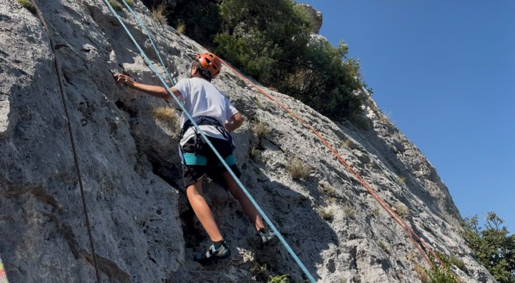 Colonie de vacances : 33 jeunes allaudiens âgés de 11 à 15 ans profitent d’un séjour à Biabaux à la découverte de Saint-Michel-l’Observatoire, au cœur du magnifique parc naturel du Luberon