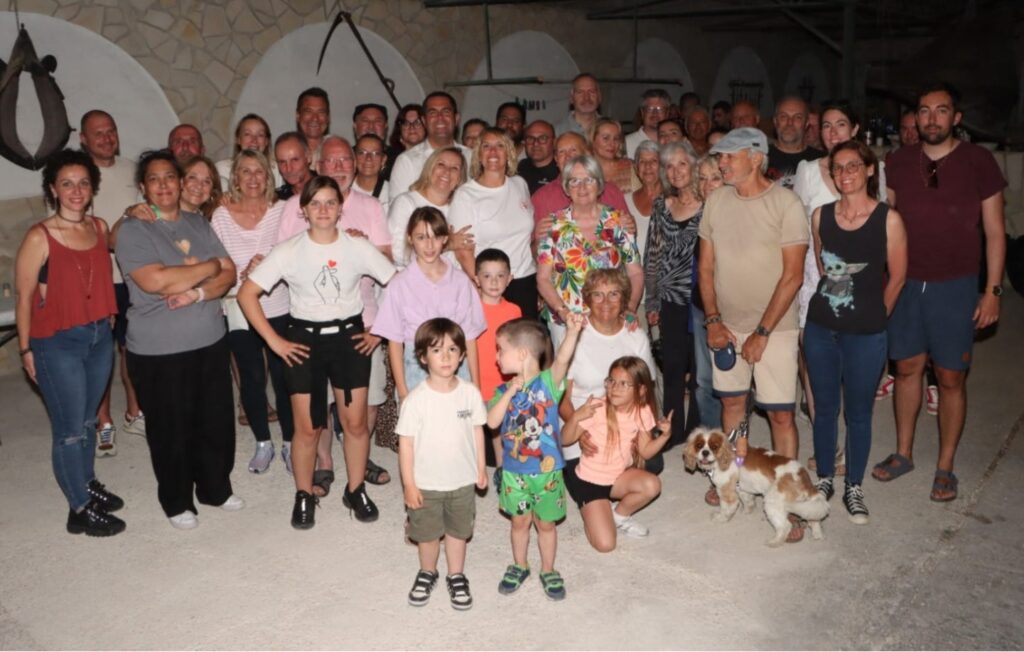 À l’occasion de la traditionnelle « Fête des voisins », de nombreux habitants se sont réunis dans les différents noyaux villageois de la commune ces dernières semaines.