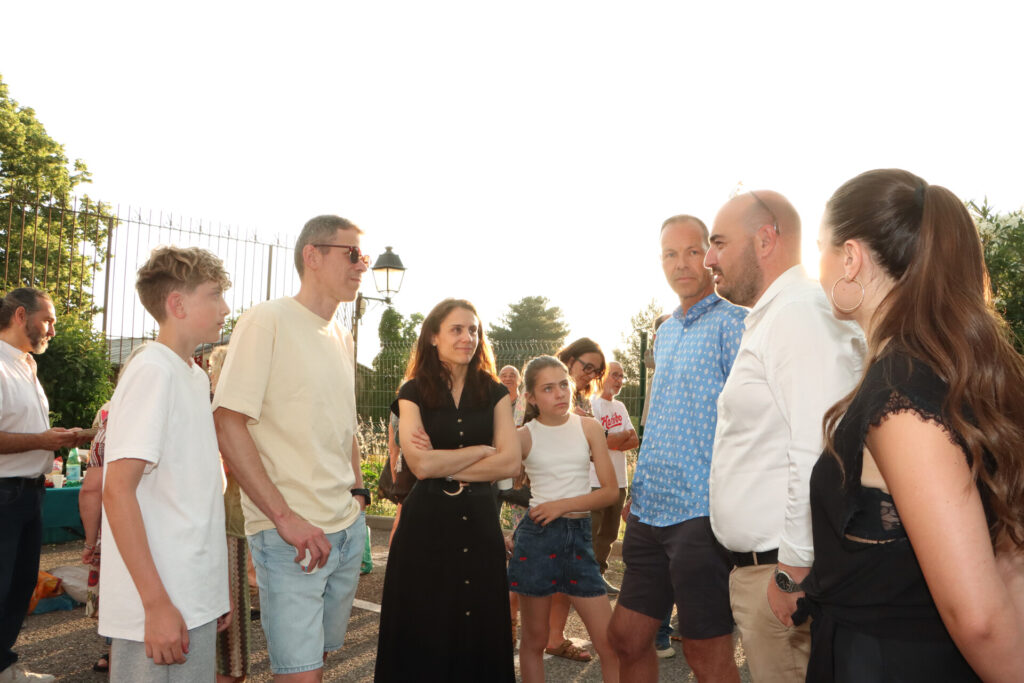 À l’occasion de la traditionnelle « Fête des voisins », de nombreux habitants se sont réunis dans les différents noyaux villageois de la commune ces dernières semaines.