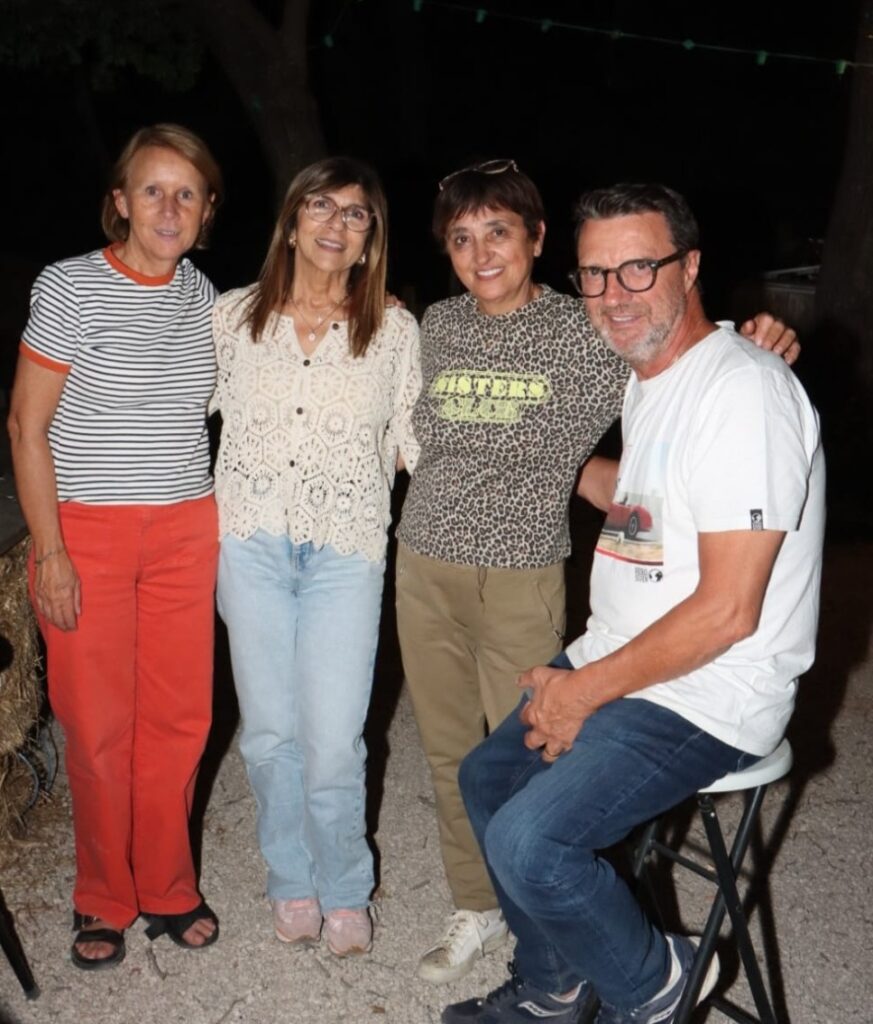 À l’occasion de la traditionnelle « Fête des voisins », de nombreux habitants se sont réunis dans les différents noyaux villageois de la commune ces dernières semaines.