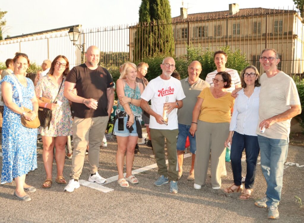 À l’occasion de la traditionnelle « Fête des voisins », de nombreux habitants se sont réunis dans les différents noyaux villageois de la commune ces dernières semaines.