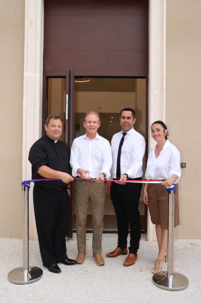 Ce mercredi soir, la Ville d’Allauch a inauguré la résidence Carlevan en présence de Monsieur le Maire Lionel de Cala, aux côtés de ses élus et de Serge Perottino, marquant ainsi l’aboutissement d’un projet engagé depuis plusieurs années autour de la préservation et de la valorisation de ce site emblématique.