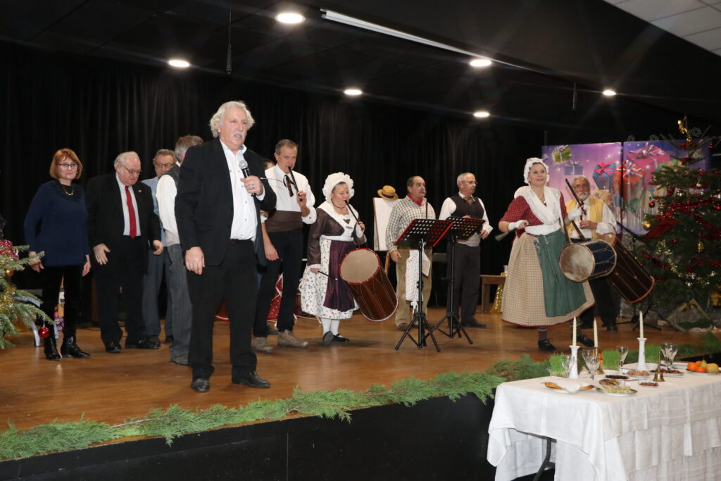 La veillée Calendale, organisée par le Groupe Saint-Eloi du Logis-Neuf en collaboration avec la Ville d’Allauch, est l’une des fêtes traditionnelles des Noëls Provençaux